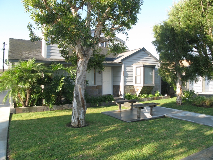 379 Rochester, Costa Mesa