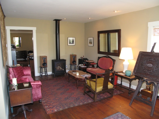 1535 Orange Avenue living room
