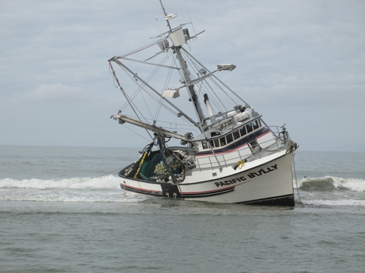 Boat get beached in Huntington Beach